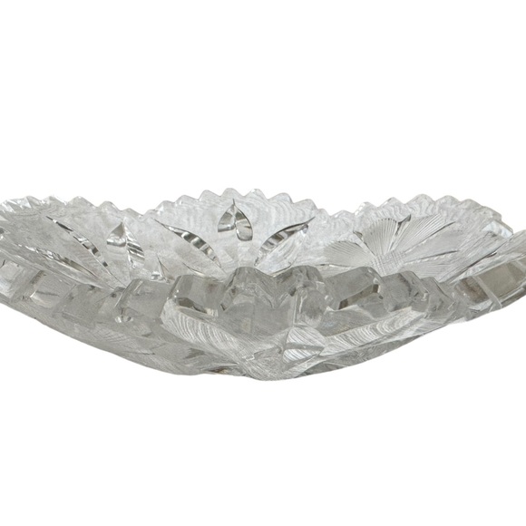Vintage Saw Tooth Crystal Clear Round Candy/Trinket Dish w/ DAISY Flowers 6" Dia - Picture 3 of 3
